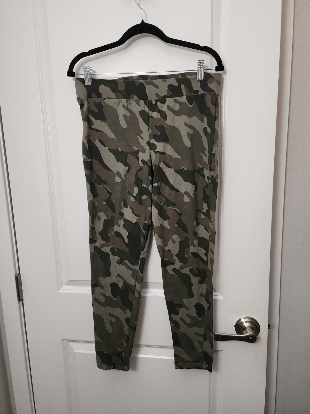 5/$30 torrid Green Camo Leggings